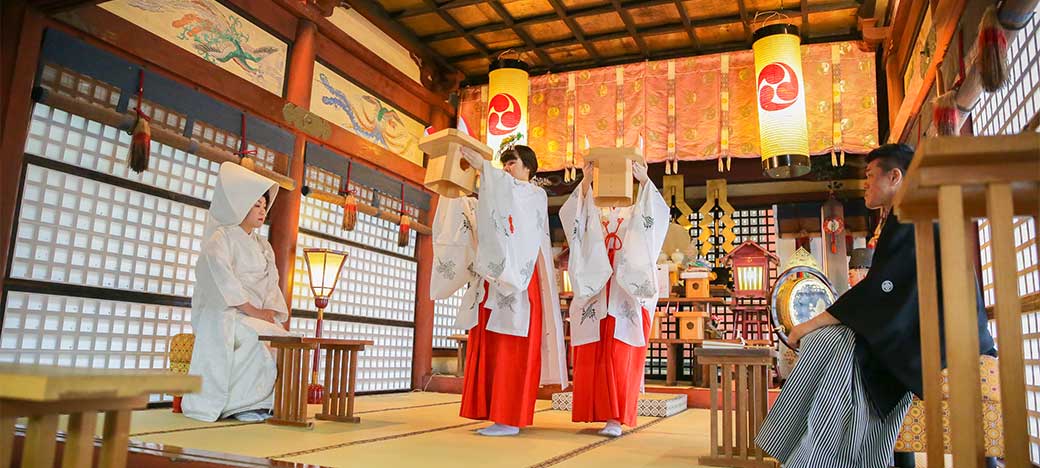 八幡朝見神社